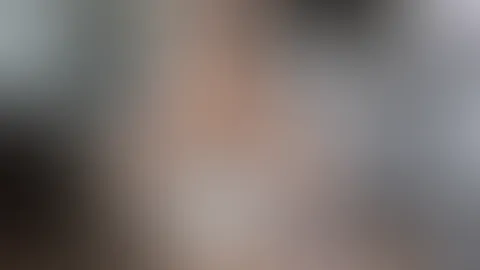 Kein BH und Gespreitzte Beine am Sonntag, was gibt es geileres 🤭? Jetzt müsste nur noch das Höschen zur Seite geschoben werden 😼🤫