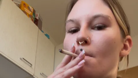 Geiles neues Raucher Video Direkt an den Fenstern