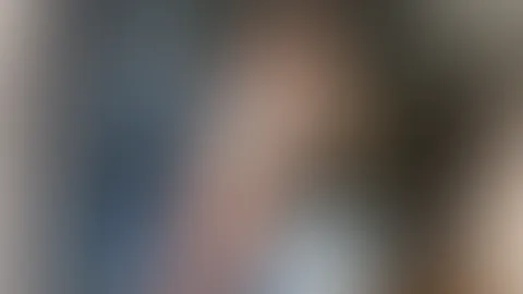 Hey du ✨  ich bin Elly und ganz neu hier 😉 ich freue mich, dich kennenzulernen und ein bisschen in deine Gedankenwelt einzutauchen 🔥  Ich bin gespannt, wer du bist.. also trau dich ruhig und schreib