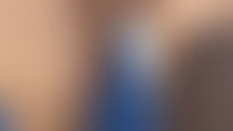 Was machen die beiden da im Pool? Und was sind das für kugeln? 😋 Aus dem Video "unverschämt heißes Vorspiel im Pool"