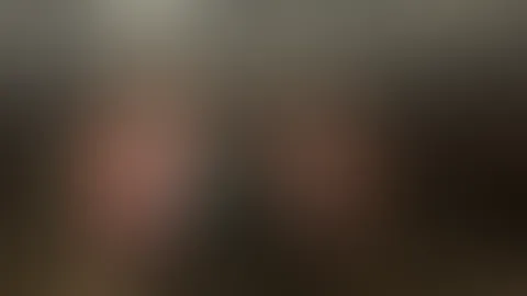 Noch kurz im Aufzug… bevor der Abend weitergeht. Manchmal reicht schon ein Spiegel, ein Blick und die richtigen Gedanken. Der Rest passiert später. 💋 Bist du dabei? 😏