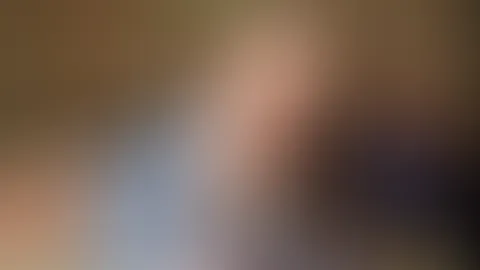 W***sanleitung! Ich melke deinen S*****z ab! In meinem süßen Pyjama kannst du mir doch nicht wirklich widerstehen oder? Also hol ich raus und lass ihn mich abmelken damit ich an deine geile F**ksahne