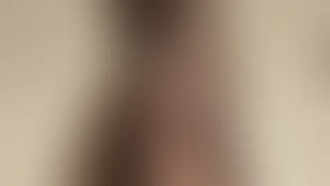 Wie gefallen dir meine Beine in Netzstrümpfen? Oder würdest du sie mir lieber ausziehen?😉