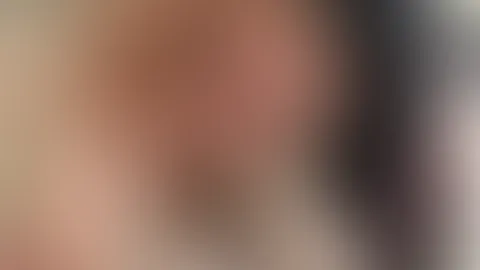 Guten Morgen 💕   Noch nicht ganz angezogen und schon in Stimmung…   Wer hat Lust, den Tag mit mir ein bisschen frech zu starten? Schreib mir im Chat 😘