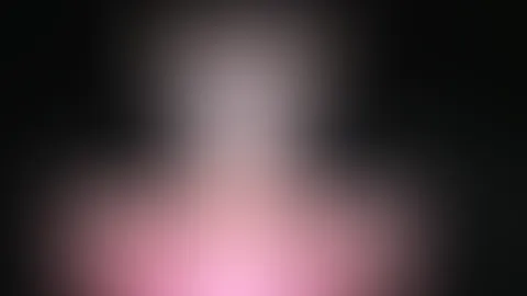 Mein Herr hat mir ein Geschenk für mein Analtraining gemacht. Ich bekomme nur in großen Ausnahmen Geschenke von ihm, was diese umso wertvoller für mich macht. Seine Wahl fielauf einen pinken Hüpfball