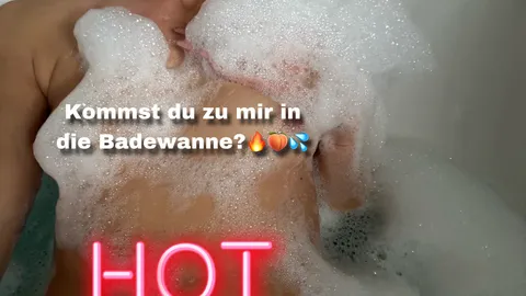 Wenn es draußen kalt wird & der Schnee fällt ist die beste Entscheidung eine heiße schaumige Badewanne. 🛁 ❄️🔥