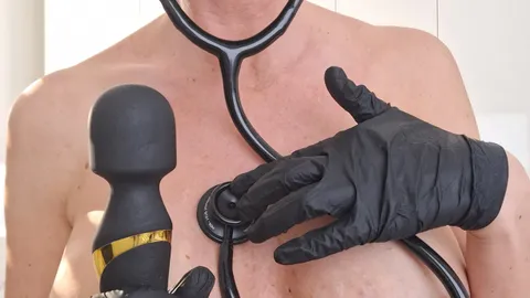 Bad nurse😈 mit Dildo gef**kt und dabei abgehört 🔥💦