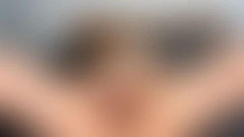 GefĂ€llt es dir wie ich meine P***y fingere? Vielleicht willst du deine F****r ja mal reinschieben? đ