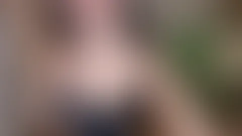 Heute gibt es eine ganz besondere Spätschicht 🤭. Ich bin mit meinem Arbeitskollegen im Dienst und er weiß nicht was ich gerade in mir trage 🥵. Traust du dich, mein kleines Geheimnis bei der Arbeit z