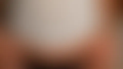 Wie gefällt dir mein Duschen im Unterhemd? Die kleinen Brüstchen schauen nach und nach hervor. Hast du nicht Lust, mit unter die Dusche zu kommen und mich selbst abzuduschen? Oder noch besser: Was wär