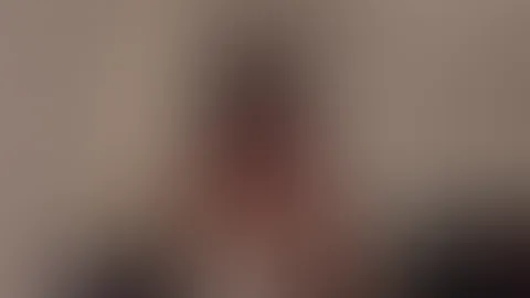 gerade aufgewacht und schon so bereit für spiegel-selfie-time!  oder besser für dich? :3 wer will mehr sehen? 💕