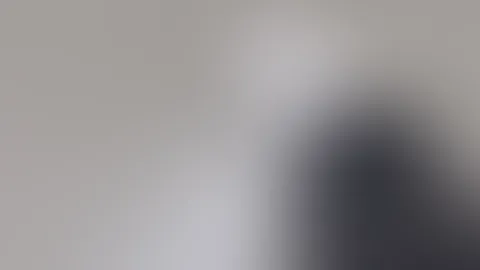 Spiele mit meinen Füßen in Sneakern… willst du mitmachen?