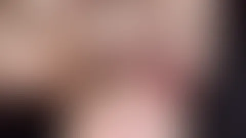 Ich möchte dich an meinem letzten Sexchat teilhaben lassen, dieser war ziemlich versaut. Ich habe mich wirklich ausgiebig befummelt, mir auf die Titten gespuckt und beide Lustlöcher gefingert! Dann ka