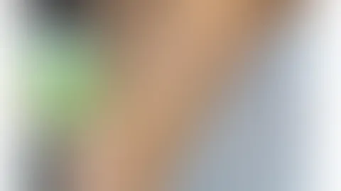Schon wach? Ich hätte da ein paar Gedanken, die dich garantiert aufwecken… 💋