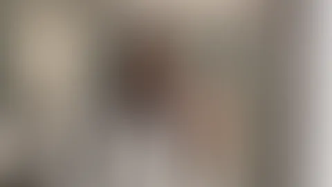Gerade aus der Dusche… noch warm und entspannt. 🤍 Manchmal sind die einfachsten Momente die schönsten. Bleib ein bisschen… vielleicht zeige ich dir mehr 💋