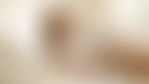 ✨ Ein gemütlicher Morgen, ein weiches Bett und ich... Manchmal genügt ein Blick, um alles zu vergessen 😏🤍 Heute wünsche ich mir Zärtlichkeit, Aufmerksamkeit und ein paar verbotene Gedanken... Komms