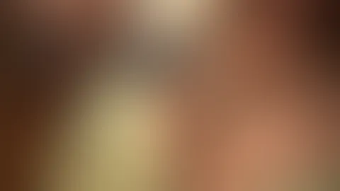 🙈 Meine Beine überkreuzt, mein Rock spielt mit deiner Fantasie… Aber sag mir: Trage ich was darunter? 😈 Finde es raus 👉 PN 💌 oder live mit mir ab ca. 20 Uhr 🎥💦
