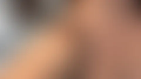 Welchen Anblick geniesst du mehr: meine nackten Boobies oder mein Knackarsch im Tanga?