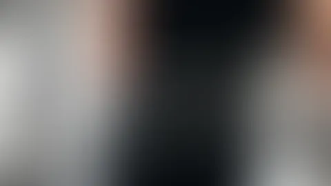 Wie gefĂ€llt dir mein hautenges Abendkleid? đ Was könnte ich wohl mit meinen roten Lippen anstellen? Ich hĂ€tte da eine Idee. Ich versorge deinen S*****z mit einem geilen Blowjob! đŠ