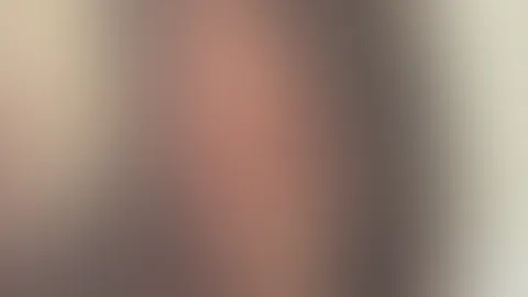 Guten Morgen, ihr Perverse đ
Bin gerade aufgewacht â klatschnass und geil, und es ist erst Montag⊠Wochenende hat nicht gereicht đ