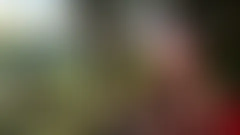 Oben ohne den Sonnenuntergang geniessen