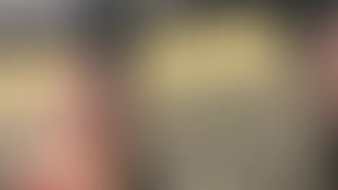 Verschwitzte Füße .. 🦶🏻 🥵  nachdem Krafttraining ordentlich gedehnt.. du hättest bestimmt gerne zugesehen.. 😏 und jeder Fußliebhaber hätte gerne geschnüffelt… und geleckt..