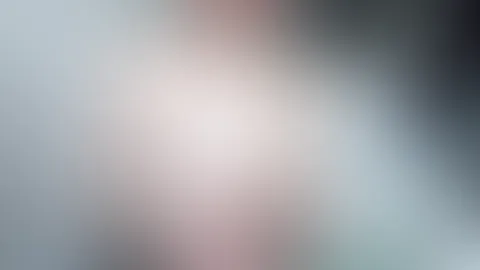 Öl Eskalation nach dem Schaumbad! Meine P***y ist extrem Creamy Ich sitze in der Badewanne und nach der Wanne soll man sich ja eincremen. Und weil es soviel Spaß macht, bekommt die P***y auch eine or