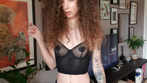 Wilde Haare und neues Dessou