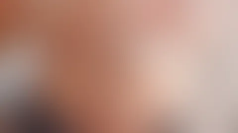 Genieß mich im Top und in Jeans … Mmm … Willst du meine perfekten, festen Titten sehen? Na gut, dann schau her … 😋