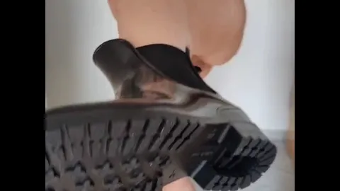 Ich bespucke meine Gummistiefel