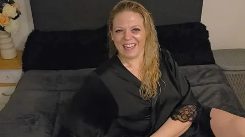 1.x Doppeldildo auf dem Bett!! Ich probier's aus..... oh Gott!!