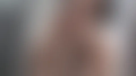 Sonntag … und meine Gedanken werden langsam unanständig 😈 Weicher Blick, warme Haut – und die Lust, mich einfach fallen zu lassen 🔥 Komm näher … der Tag ist noch lange nicht vorbei 💋