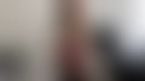 Fathersday-Special 😈 Na, meine unartigen Daddys? Heute ist euer Tag, und ich habe mir vorgenommen, ihn absolut unvergesslich für euch zu machen. 💦 Dieses Bild von mir in meinem knappen Röckchen ist