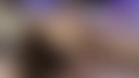 Das Feuer knistert im Hintergrund… 🔥 Die Wärme des Kamins, ein weiches Bett und ein bisschen Zeit nur für mich. Ich liebe diese Momente, wenn alles ruhig wird und man einfach genießen kann. Vielleich