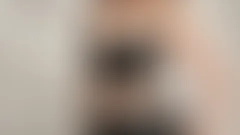Was gefällt dir besser, Fussball oder meine Bälle? 😈