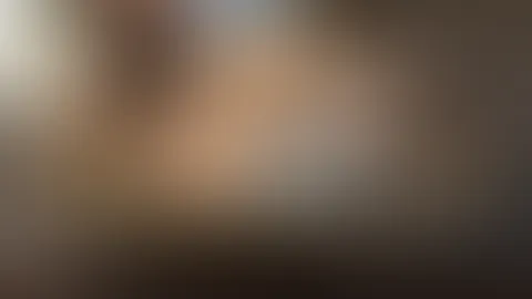 Na bin ich vllt die Nachbarin, die du schon immer haben wolltest 🤭? Tagsüber brav, aber wenn die High Heels rausgeholt werden, ändern sich die Regeln 😈. Lust auf einen exklusiven Blick hinter die Ku