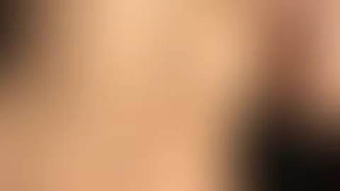 Guten Morgen, absolut schwanzhungrig 😋 Das Oberteil ist jetzt aus... diese frechen Titten schweben frei und betteln um deinen Mund. Die M****i pocht unter diesem durchnässten Tanga. Sag mir, wie du