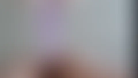 Ich liebe es im Spiegel zu sehen wie der Dildo in mich rein gleitet. Perfekt wäre es nur noch wenn es dein S*****z wäre.🥵