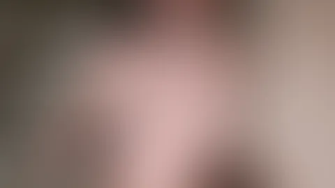 Splitternackt und mit gespreitzen Schenkeĺn, die nichts mehr verbergen, saß ich im Treppenhaus. Dazu die roten Lippen und ein Blick, der tief in meine Seele schauen lässt 💋