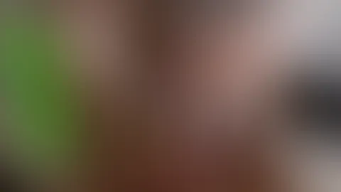 B**w- und Handjob Quickie Ich packe schon die Koffer für die Rückreise und du hast immer noch nicht genug? Läufst schon wieder rattig durch die Gegend? Na dann komm eben her, ich besorge es dir eben