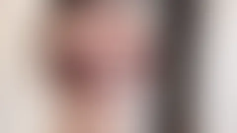 Steht mir Wein Farbe? Ich liebe diese Outfit💕 Was würdest du verbessern? Übrigens, bin wieder heute um 20 Uhr vor der Cam. Hoffe ich kann dich sehen😘🙏🏼