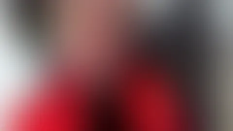 Ich habe mir in die Hose gep**st! Auf dem weg vom Sport nach Hause konnte ich es einfach nicht mehr aufhalten und habe mir in meine Jogginghose gep**st! Soooo peinlich… aber jetzt wo es schon passiert