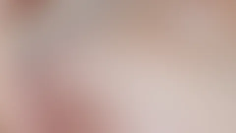Kommst du mit ins heiße Nass und hilfst mir meine Titten zu verwöhnen?