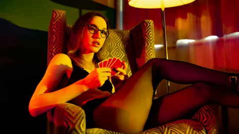 Ich liebe Kartenspiele, aber beim Strip-Poker verliere ich immer 🙄😭