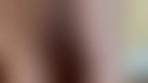 Heute fliege ich endlich nach Malle zum Ballermann! Sieht man im Video, dass ich total geil bin? Was denkst du, kann ich mit dem Tanga einen geilen Kerl abschleppen?!