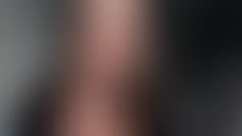 P**S-QUICKY!! Schau, wie die P**SE von meinen großen SCHAMLIPPEN tropft! Wegen des schlechten Wetters p**se ich heute mal in meine Badewanne anstatt es Outdoor zu tun, denn du willst ja sehen wie der