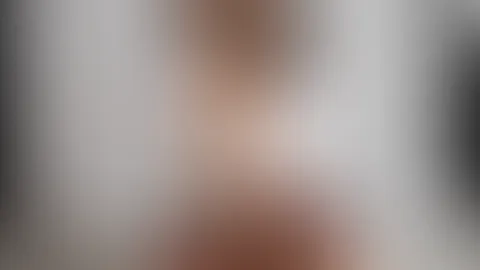 Wer würde mich gern im Schulmädchen Outfit auf den Tisch legen, den Rock hoch schieben und mir direkt sein Ding in die geilen F**klöcher ballern?🥰🤪