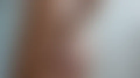 Willst du mich mal richtig anschauen? Meinen sexy, gebräunten Körper genießen…? Hier hast du mich – komplett, schamlos nackt, von vorne, von hinten… genieß meinen A***h, meine festen Titten und meine