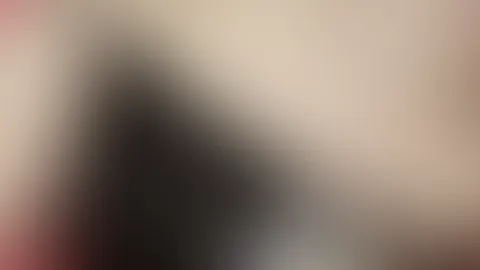 Baby, lass uns zusammen den Abend genießen 🤭 ich ziehe mich aus und verwöhne meine geilen dicken Titten 😏💦
