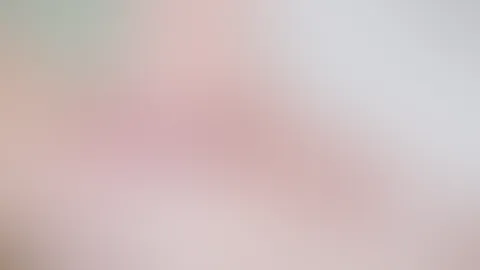 Puh das war ein anstrengender Dreh. Und genug Orgasmen hatte ich trotzdem nicht. Da gönne ich mir doch noch einen in der heißen Badewanne. Mein Drehpartner (wer die Tage aufgepasst hat weiß bei wem i